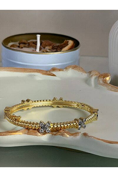 ANKA JEWELLRY سوار نسائي من الفولاذ بلون ذهبي مع تفاصيل على شكل زهرة وحجر الز...