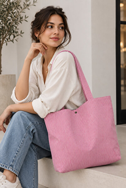 Oversized Gabardine Shoulder Bag with Snap Closure Daily use.