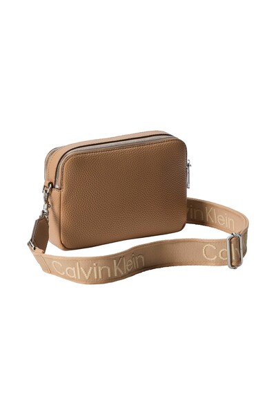 Calvin Klein WEBBING 2X STRAP CAMERA BAG OS RAJ Tannin