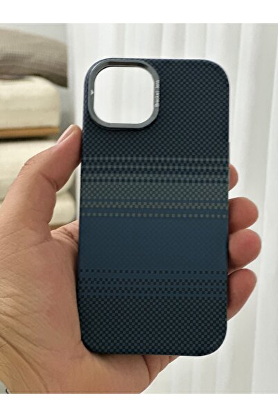 iPhone 15 Pro Max ince hafif karbon ve MagSafe özellikli