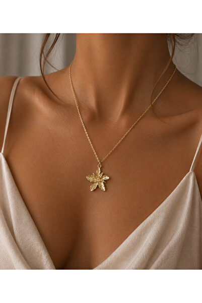 Uno Di Famiglia Elegant Flower-Shaped Necklace, Floral Necklace