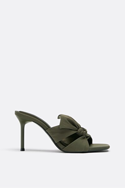 Stradivarius صندل بكعب عالٍ ورباط