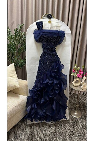 FASHION فستان كحلي بكتف واحد وأكمام شيفون منسدلة، بتوب مطرز بالخرز وتنورة فاخ...