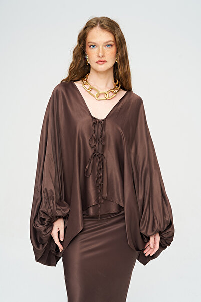 Orfeo Negro بلوزة نسائية ذات مظهر ساتان بأكمام بالون وربطة عنق + طقم قميص داخ...