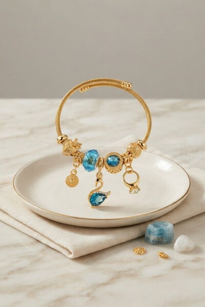 Inure Jewelry سوار موديل بلو سوان ذهبي اللون مع حلية ذهبية