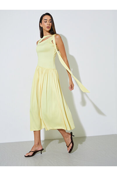 Styli Yellow Cut-Out Detail A-Line Midi Dress