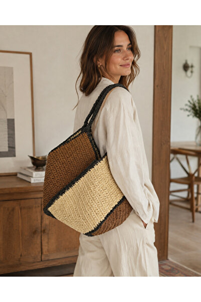 Hobi Kafe Hand Knitted Straw Two-Color Shoulder Bag (Unlined)