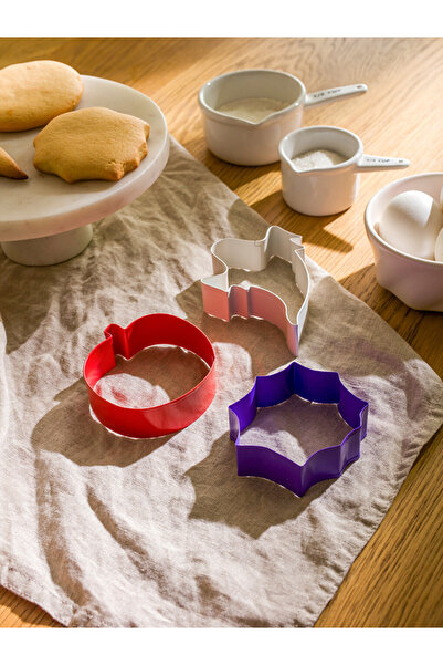 LC Waikiki Esvab • Modern & Seçkin H12 3-Piece Cookie Mold Set
