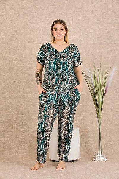 Truva XXL Women's Plus Size V-Neck Buttoned Pajama Set with Pockets