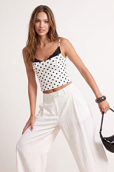 Trendyol Collection أبيض منقّط قطعة دانتيل تفصيلي منسوج بوستير TPRSS26BS00018