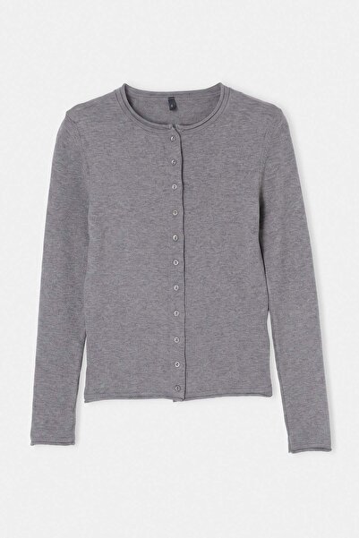 Trendyol Collection Wardrope Essentials سترة تريكو ناعمة الملمس ذات ياقة دائر...