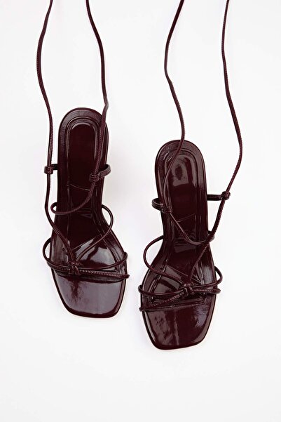 TRENDYOL SHOES Bordo Bağlama Detaylı 8 cm Metal Kaplama Detaylı Kadın Klasik ...