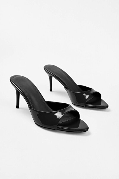 TRENDYOL SHOES Μαύρες γυναικείες παντόφλες με τακούνι 7 εκ. TAKSS26TO00094