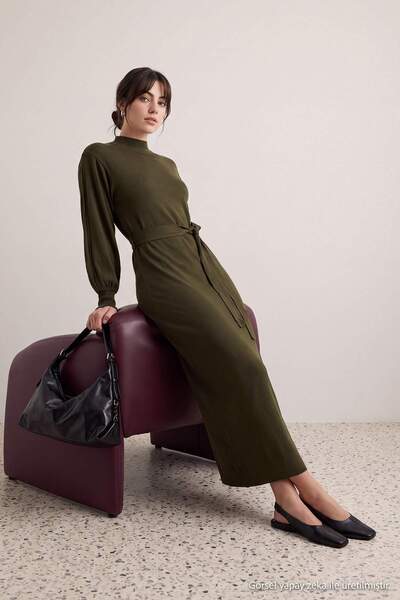 Trendyol Modest Χακί Αστάρσι Φόρεμα Χιτζάμπ με ίσια πλεκτά μανίκια μπαλόνια T...