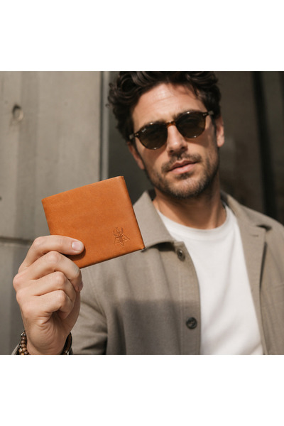 DEER Genuine Leather Men's Wallet – Seamless & Snap-Fastener Design - Natural