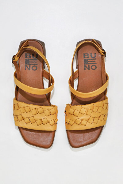 Bueno Shoes Κίτρινα δερμάτινα γυναικεία φλατ σανδάλια 01wu1810