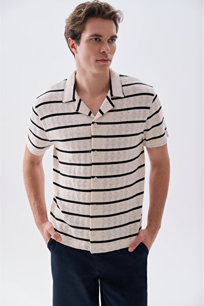 Mudo Men's Off-White Striped Comfort Fit Resort Collar Short Sleeve Shirt
