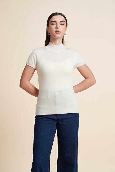 Yola Solid Color High Neck Short Blouse