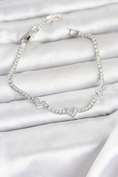 Inure Jewelry سوار نسائي من النحاس الفضي اللون بتصميم قلب مرصع بحجر الزركون