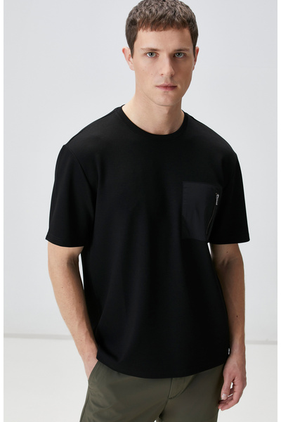 Network Comfort Fit Siyah Göğüs Cep Detaylı T-shirt