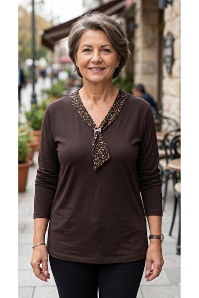 Aylin Long Sleeved Combed Cotton Blouse with V-Neck Collar Model