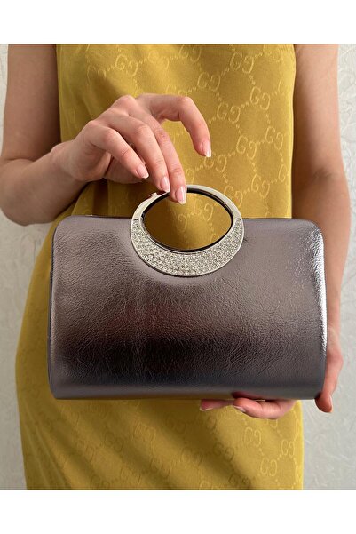 she poly Γυναικεία βραδινή τσάντα clutch με λαβή από πλατινένιο κρίκο