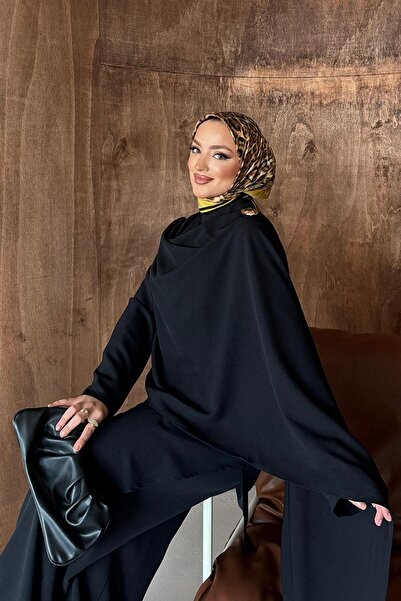 Esma Gündoğdu بدلة بنطلون غير متماثلة باللون الأسود