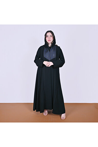 HAWRAA ABAYA عباية لف سوداء مع تداخل قماش الجاكار المنقش بالكحلي على الواجهة