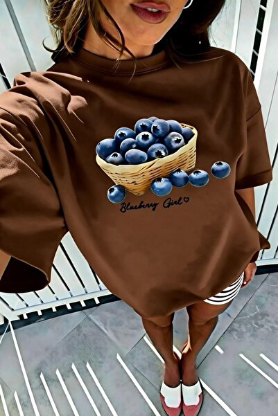Oksit تي شيرت نسائي من القطن بتصميم Blueberry Girl مطبوع بمقاس كبير