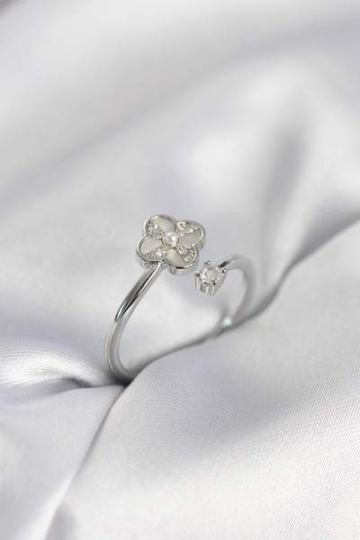 Generic Brand Silver Color Zircon Stone Clover Model Women's Ring 5886