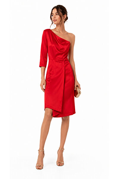 Diva Exclusive Fashion Rochie satinată roșie cu un umăr și mânecă asimetrică