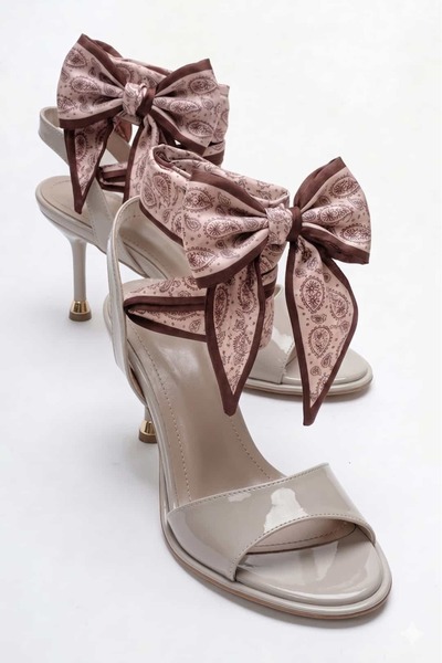 Lizy Shoes Дамски бежов лакиран шал 8 см. Тънки сандали на висок ток за вечер...