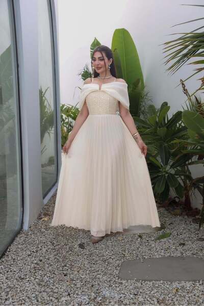 Nice Model Soft Evening Dress with Sequins and Rhinestones and a Pleated Chif...