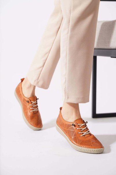 Moda Pie Sorter Elastic Flower Laser Sole Leather Orthopedic Women's Shoes Tan Skin