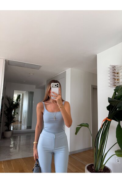 MERVE AKSOY İnce Askılı Dantelli Atlet - Mavi