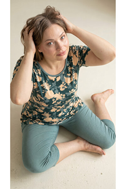 Arzey Multi-Colored Patterned Viscose Short Sleeve Plus Size Capri Set