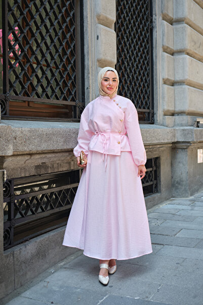LOCCO بدلة نسائية بأزرار معدنية جانبية وحزام خصر باللون الوردي