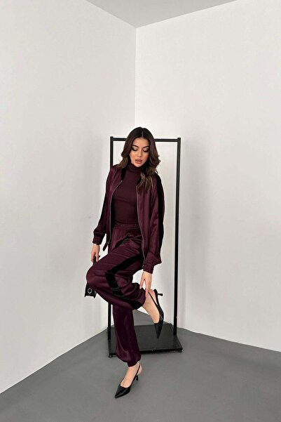 Caddebostan Moda طقم بدلة رياضية من الساتان مع تفاصيل شريطية مخملية وسحاب أمامي