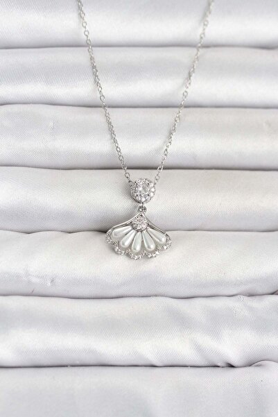 Inure Jewelry سلسلة فولاذية 316L فضية اللون على شكل مروحة للنساء
