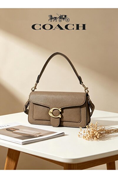 coach house حقيبة كتف فاخرة وأنيقة مصممة للنساء مع جميع الملحقات.