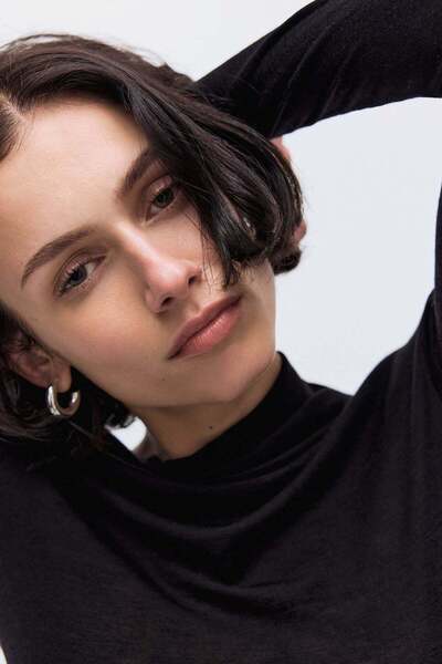 H&M بلوزة صوفية بكتف واحد