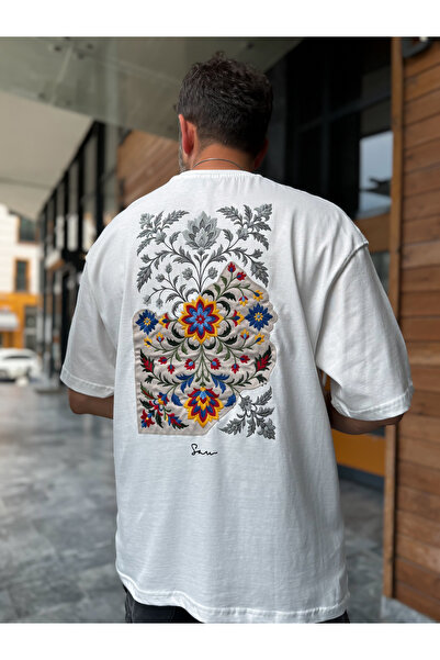 BYBASICMAN Beyaz Sırt Çiçek Nakışlı Oversize T-Shirt SW-5173