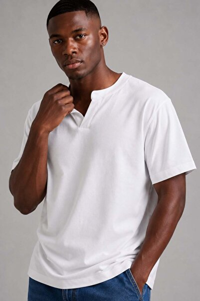 BARRELS AND OIL Men's Hakim Collar V-Cut T-Shirt - Ecru