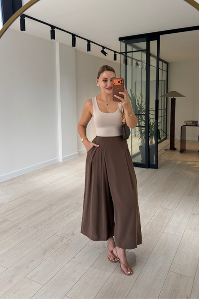 Sezgi Tekin Παντελόνι Tencel σε χρώμα Copper Brown με εμφάνιση πλισέ φούστας
