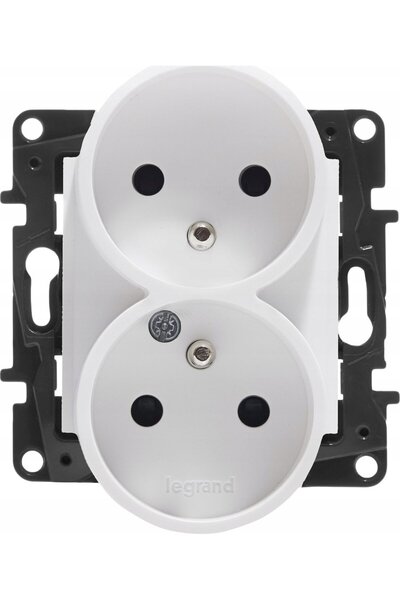 Legrand Niloe Step Priză dublă 2x2P+Z pentru cadre multiple, terminale cu șur...