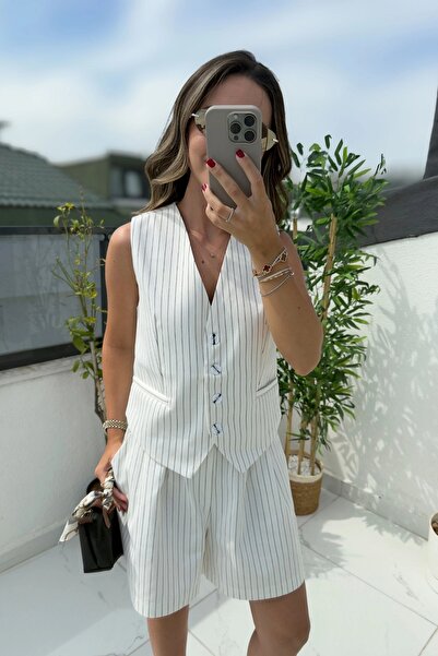 SHILSEE BEUTİQUE SET VESTĂ ȘI PANTALONI SCURTĂ CU DUNGĂȚI PENTRU FEMEI ALB