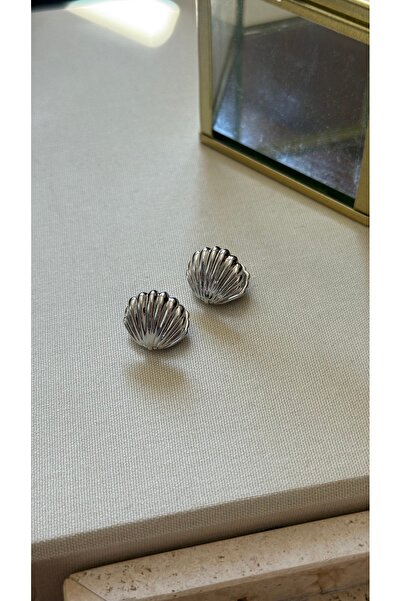 Muse Sister Minimalist Seashell Earrings