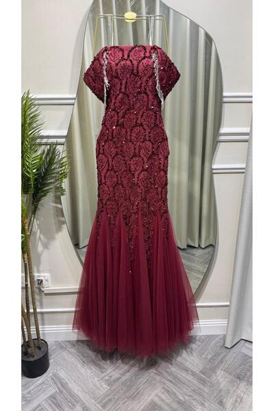 led style Luxury Evening Gown with Sparkling Embroidery and a Flowing Tulle S...