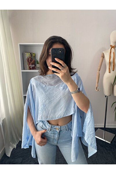 hilla Nakış Detaylı Pelerin Kollu Crop Bluz