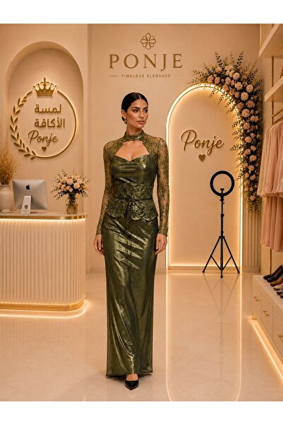 genric The Shiny Evening Gown Combines Luxury and Elegance.